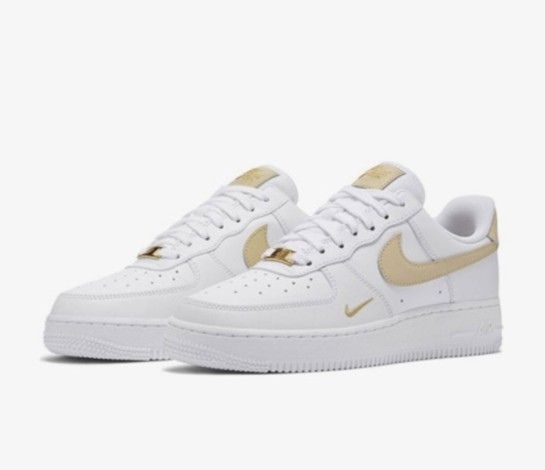 NIKE Air Force 1 07 ESS 나이키 우먼 에어 포스 1 에센셜 화이트 베이지 미니스우시 CZ0270-105