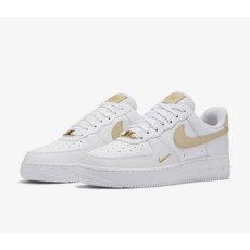 NIKE Air Force 1 07 ESS 나이키 우먼 에어 포스 1 에센셜 화이트 베이지 미니스우시 CZ0270-105